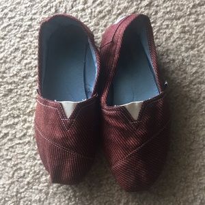 Toms Size 9 Maroon Slip on Flats